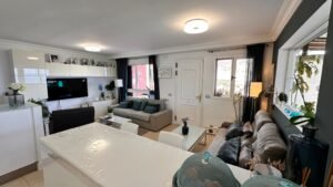 Dúplex adosado en esquina situado en una de las zonas más cotizadas del sur de Tenerife: Madroñal de Fañabé