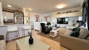 Dúplex adosado en esquina situado en una de las zonas más cotizadas del sur de Tenerife: Madroñal de Fañabé