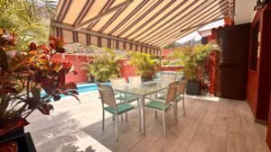 Dúplex adosado en esquina situado en una de las zonas más cotizadas del sur de Tenerife: Madroñal de Fañabé