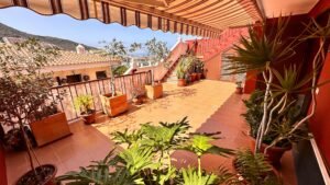 Dúplex adosado en esquina situado en una de las zonas más cotizadas del sur de Tenerife: Madroñal de Fañabé