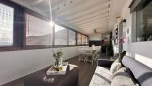 Dúplex adosado en esquina situado en una de las zonas más cotizadas del sur de Tenerife: Madroñal de Fañabé