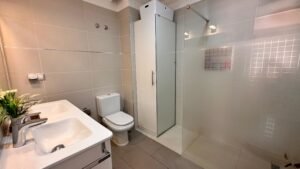 Dúplex adosado en esquina situado en una de las zonas más cotizadas del sur de Tenerife: Madroñal de Fañabé